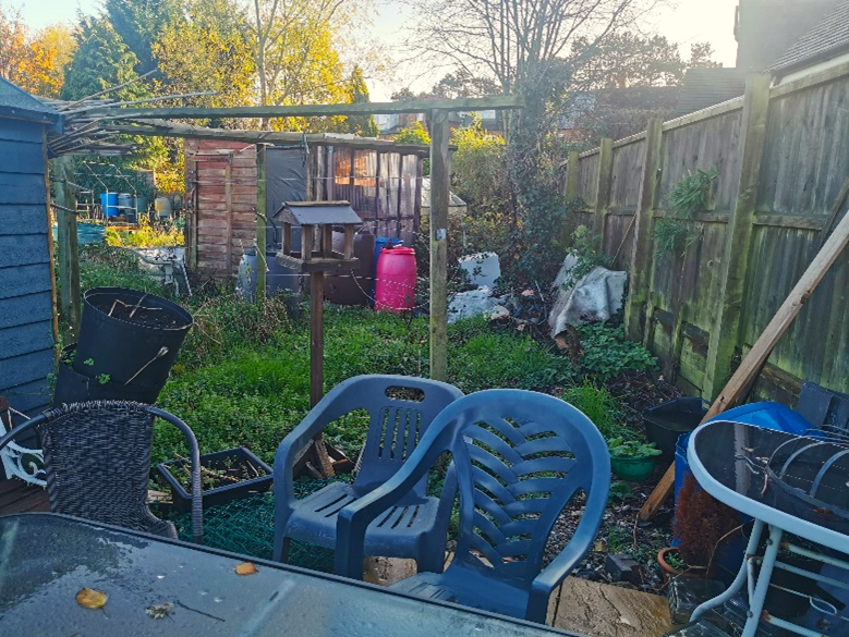 Picture of summer house and patio at the Ruddington allotments